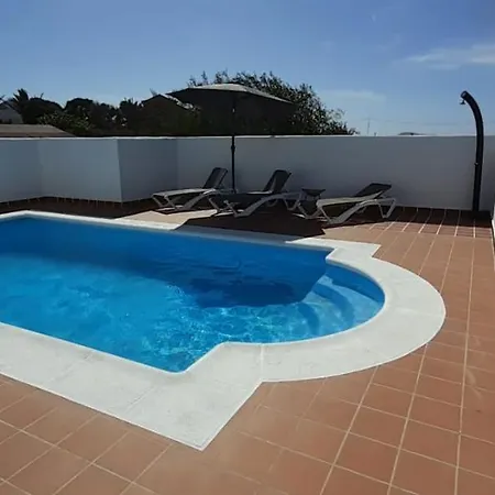 Elisa Whit Heated Pool And Jacuzzi