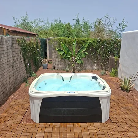Elisa Whit Heated Pool And Jacuzzi *
